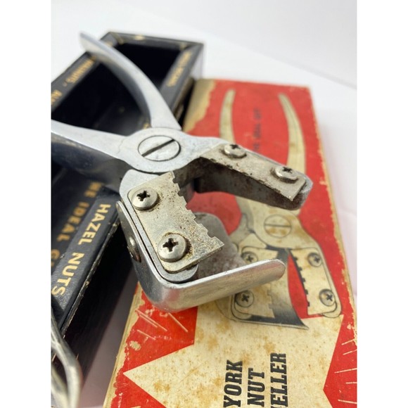 Vintage The York ~ Texan Model ~ Nut Sheller Nutcracker ~ San Angelo, TX ~ USA - Picture 7 of 12